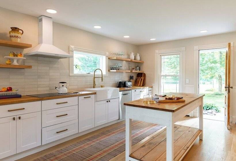 פונדק Silas House