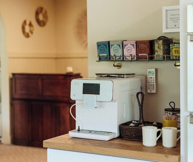 פונדק Silas House