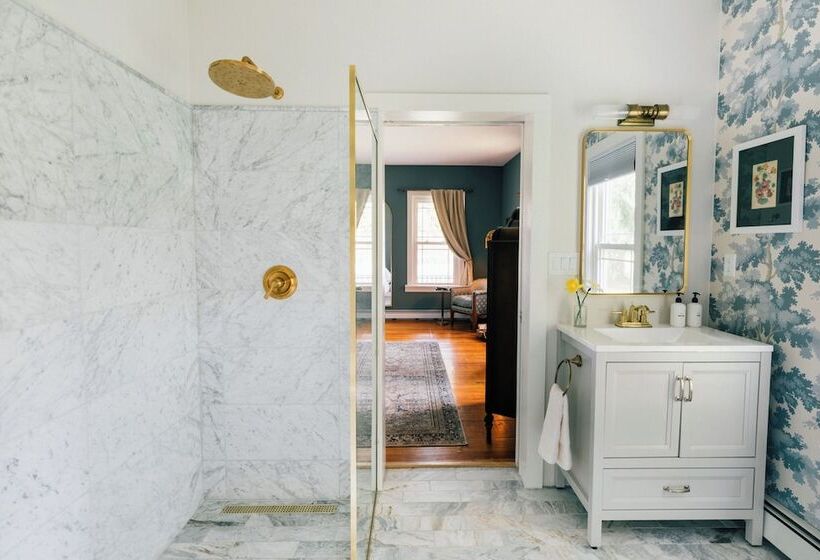 פונדק Silas House