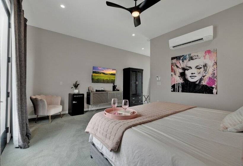 The Bentley Hotel   Coco Chanel Room   Pool View