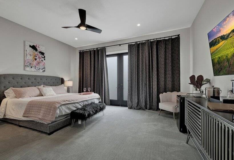 The Bentley Hotel   Coco Chanel Room   Pool View