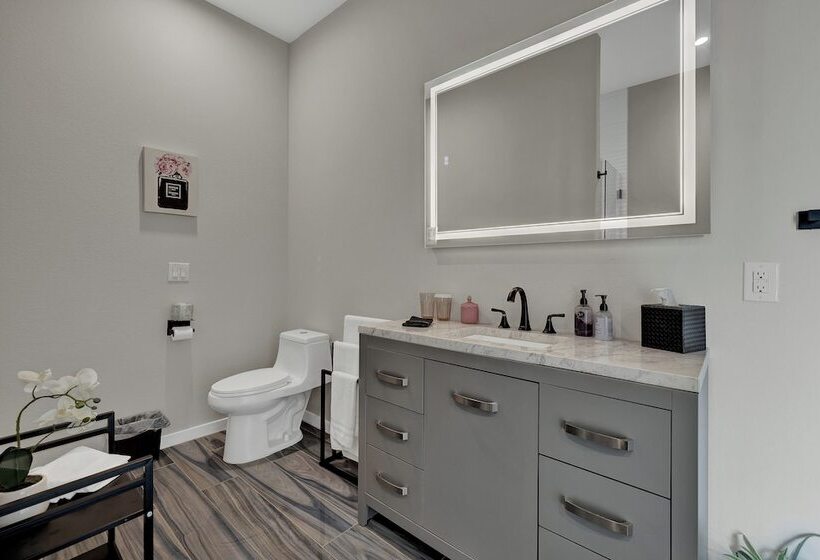 The Bentley Hotel   Coco Chanel Room   Pool View