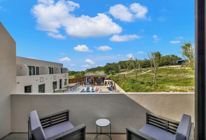 The Bentley Hotel   Audrey Hepburn Suite   Pool View