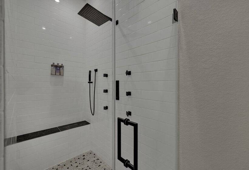 The Bentley Hotel   Audrey Hepburn Suite   Pool View