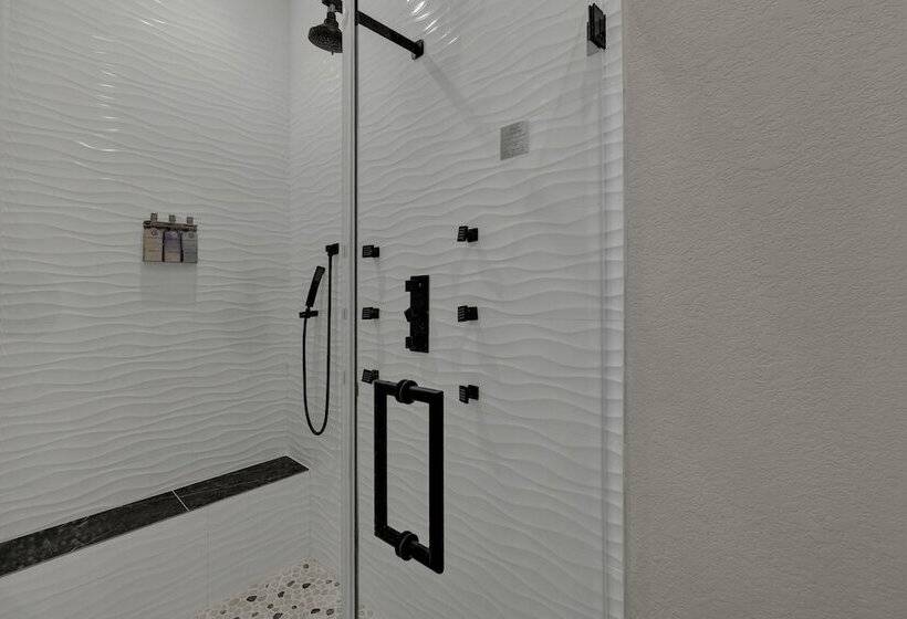 The Bentley Hotel   Audrey Hepburn Suite   Pool View