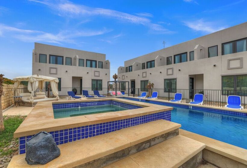 The Bentley Hotel   Audrey Hepburn Suite   Pool View