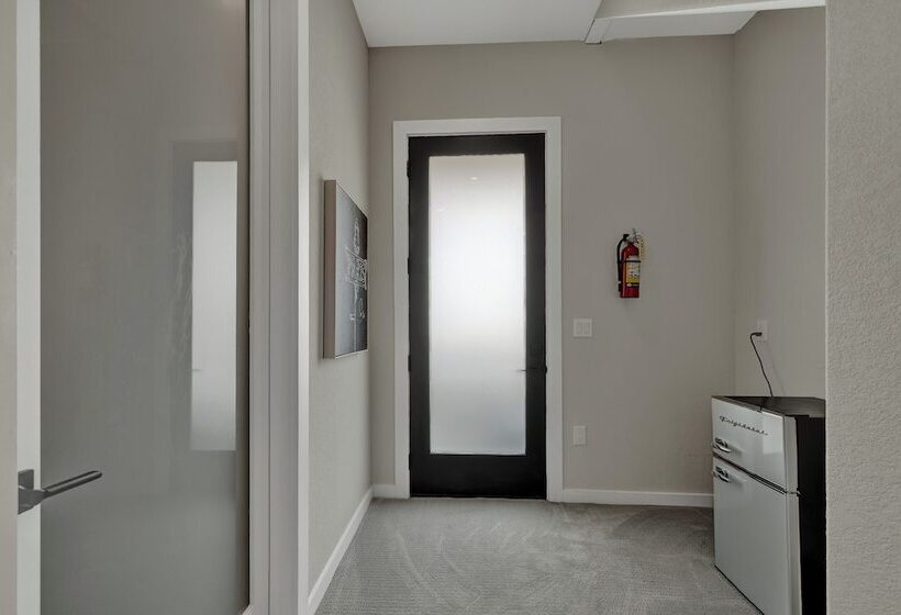 The Bentley Hotel   Audrey Hepburn Suite   Pool View