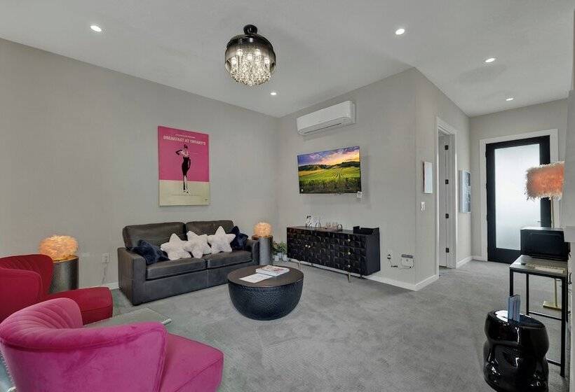 The Bentley Hotel   Audrey Hepburn Suite   Pool View