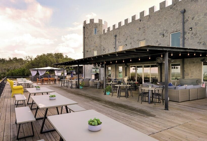 The Bentley Hotel   Andy Worhol Room   Hill Country View