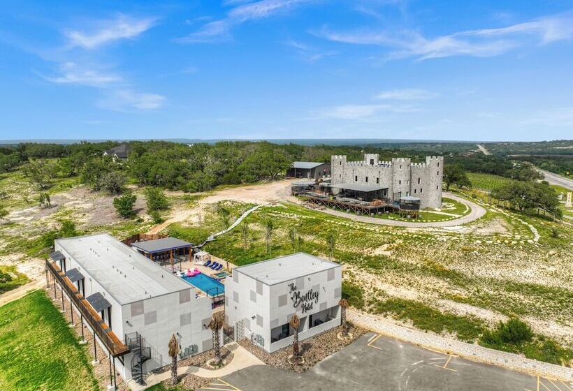 The Bentley Hotel   Sinatra Room   Hill Country View