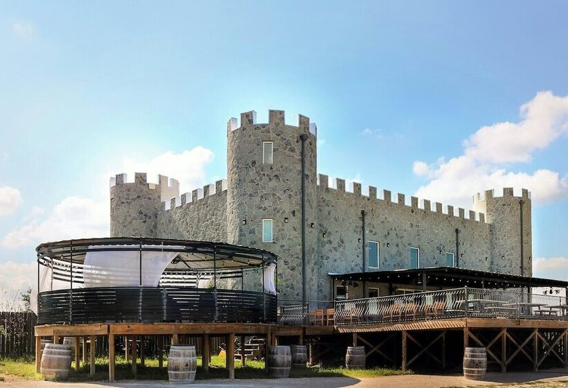 The Bentley Hotel   Sinatra Room   Hill Country View