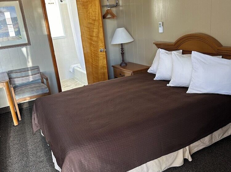 Отель A Bridge View Inn