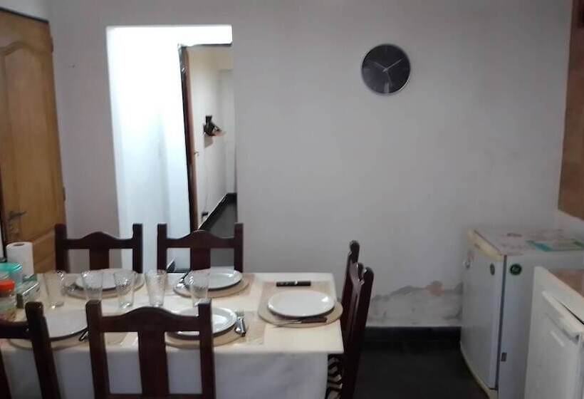 هتل Alojamiento Ezeiza 4