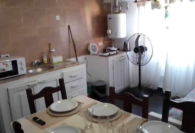 هتل Alojamiento Ezeiza 4