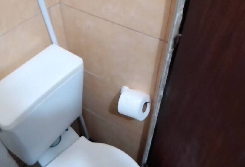 هتل Alojamiento Ezeiza 4