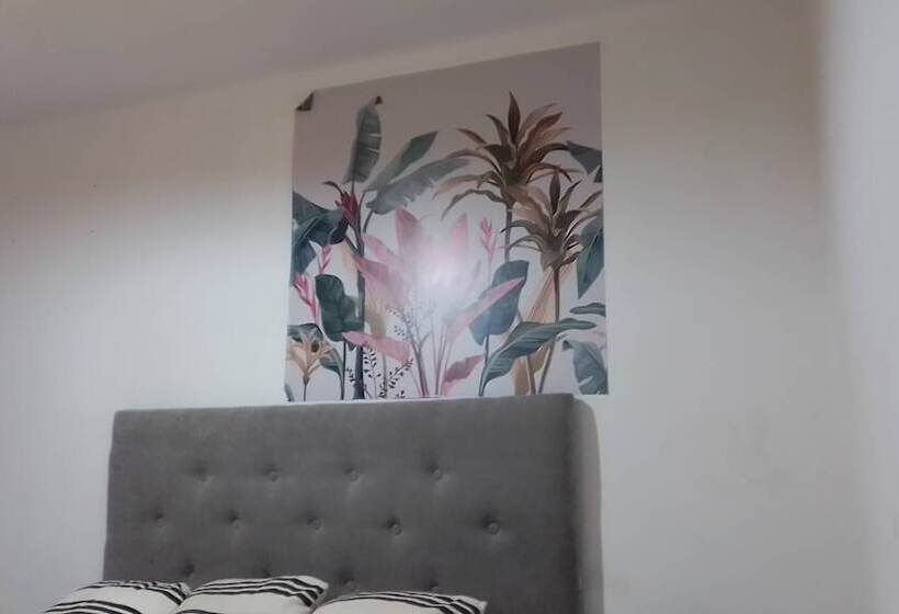 هتل Alojamiento Ezeiza 4