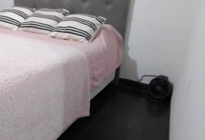 هتل Alojamiento Ezeiza 4