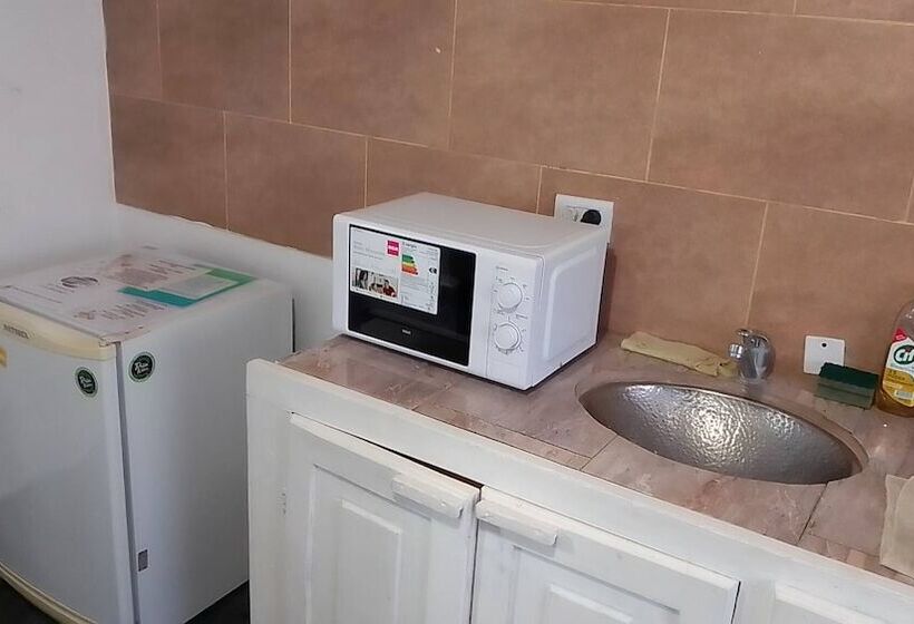 هتل Alojamiento Ezeiza 4