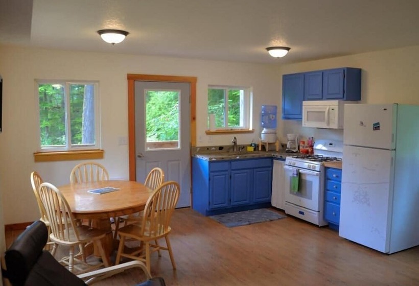 فندق Beachroadhouse