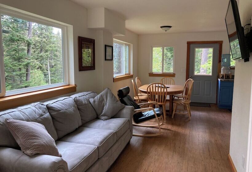 فندق Beachroadhouse