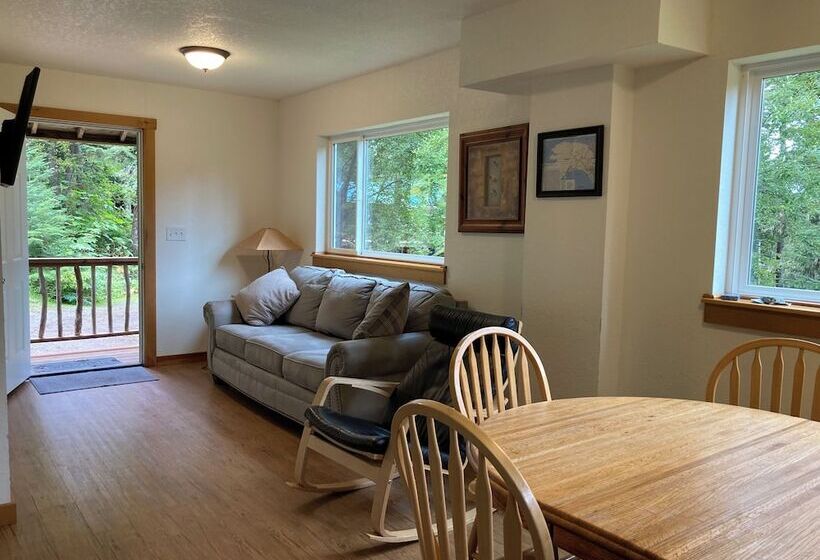 فندق Beachroadhouse