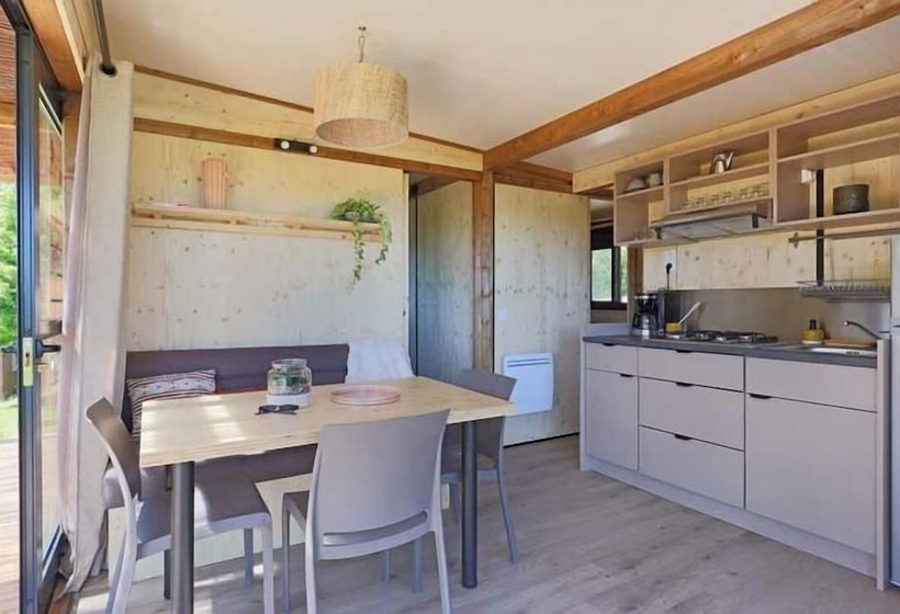 ホテル Camping Le Luberon