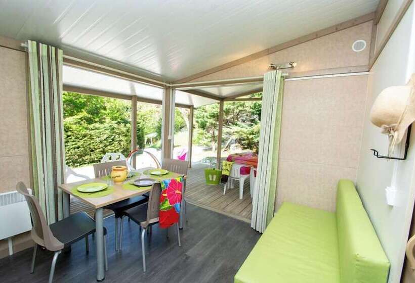 ホテル Camping Le Luberon