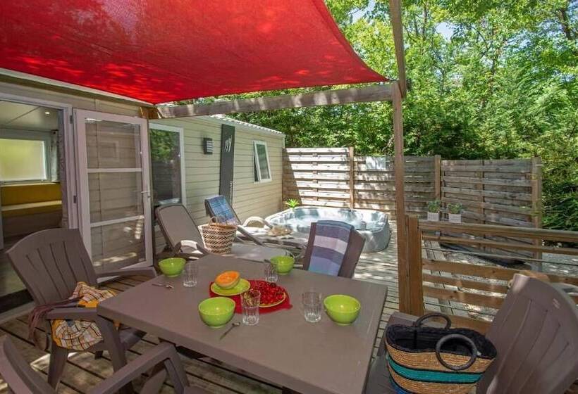 ホテル Camping Le Luberon