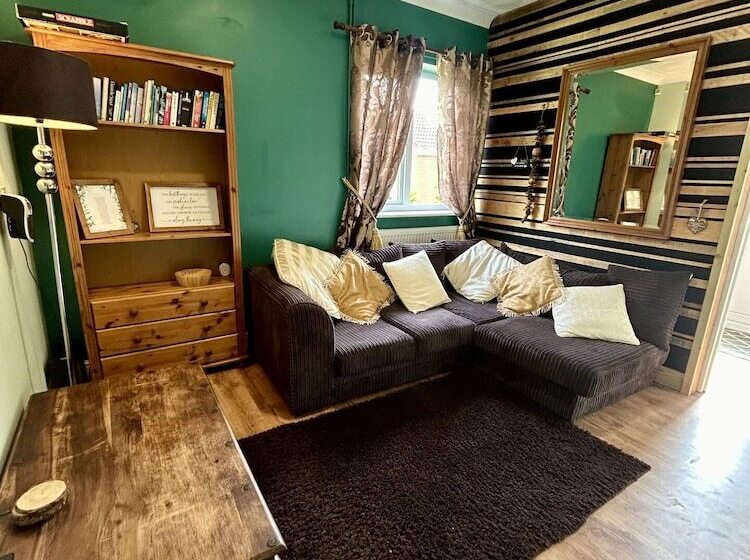 Отель Cosy And Secluded Brook Side Lodge