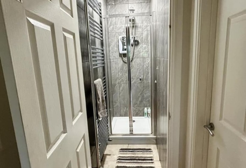 Отель Cosy And Secluded Brook Side Lodge