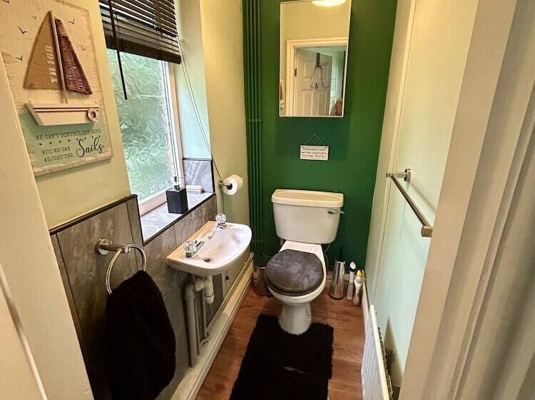 Отель Cosy And Secluded Brook Side Lodge