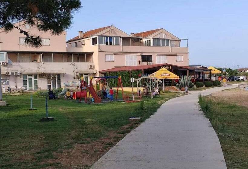 酒店 Mobile Home Mia