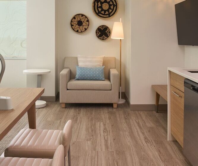 هتل Element Melbourne Oceanfront