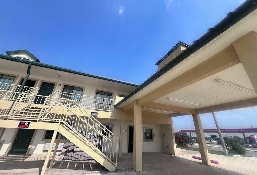 Отель Garden Inn And Suites