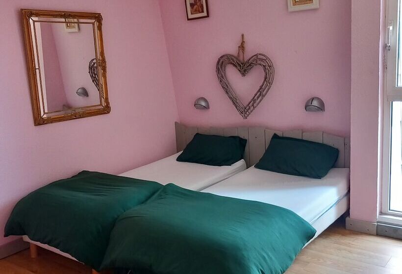 Отель Hôtel Restaurant Le Montlo 48