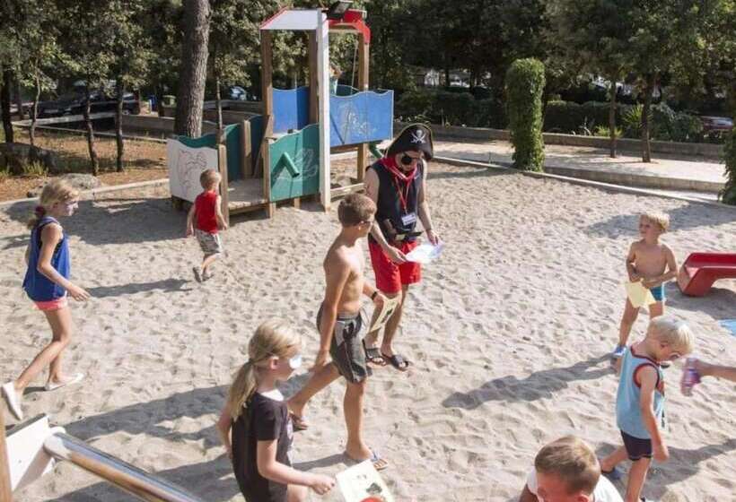 Отель Mobile Homes Bugi