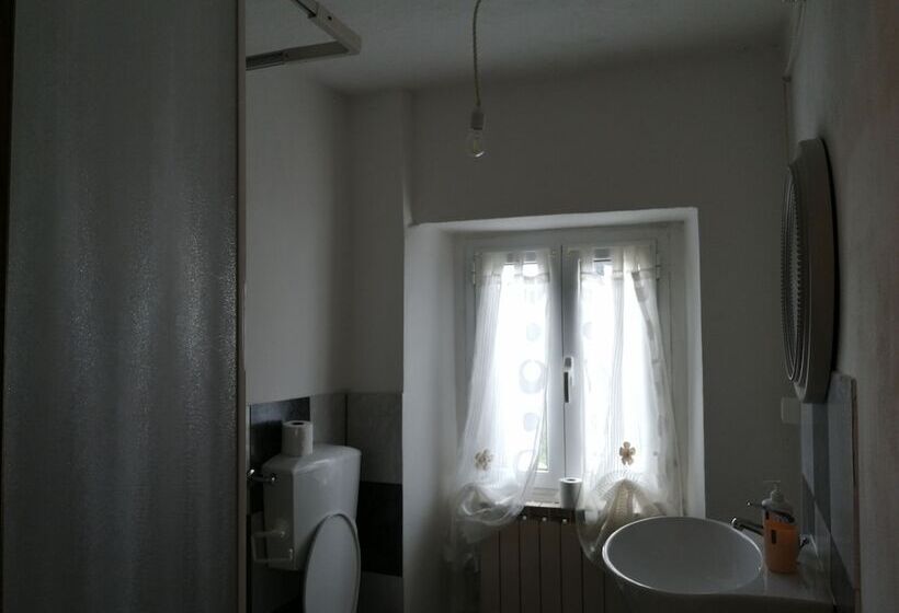 田舎風ホテル La Debbia Ranch