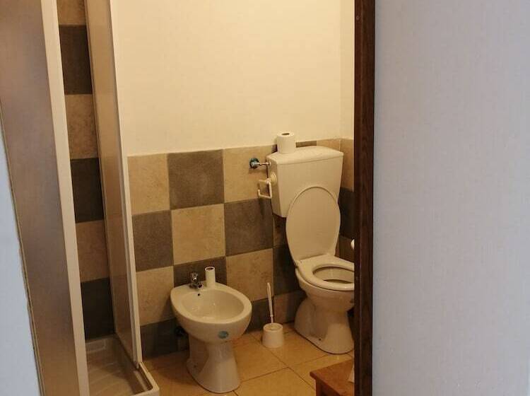 田舎風ホテル La Debbia Ranch