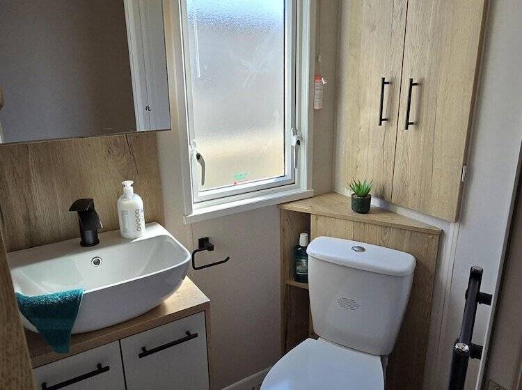 Отель Stunning Brand New 2024 Sunset Lodge, Whitstable