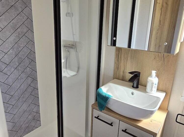 Отель Stunning Brand New 2024 Sunset Lodge, Whitstable