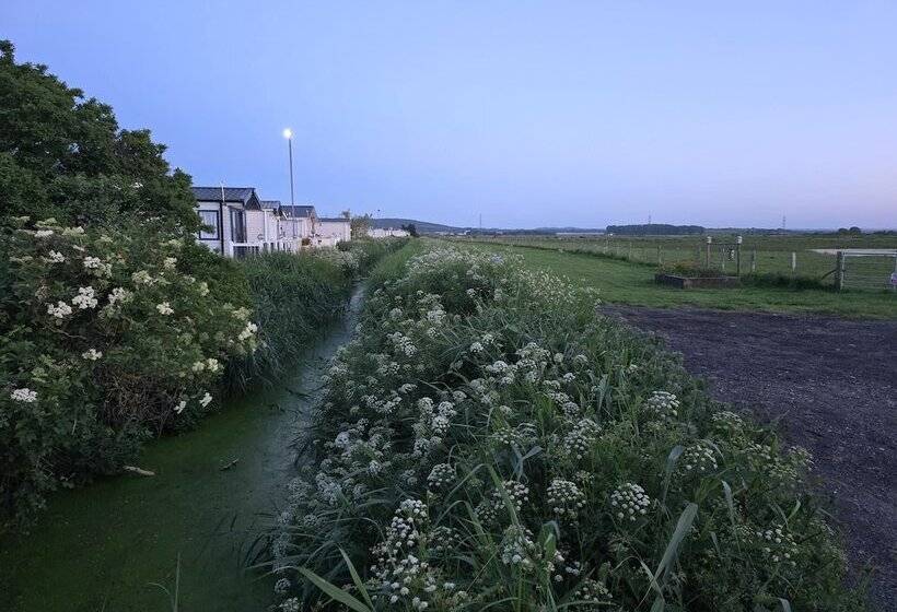 Отель Stunning Brand New 2024 Sunset Lodge, Whitstable