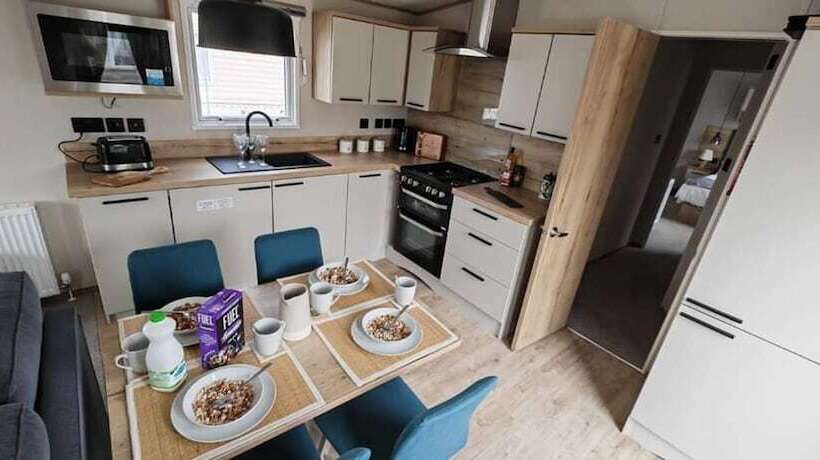 Отель Stunning Brand New 2024 Sunset Lodge, Whitstable