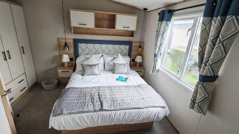 Отель Stunning Brand New 2024 Sunset Lodge, Whitstable