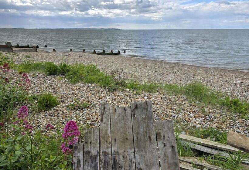 Отель Stunning Brand New 2024 Sunset Lodge, Whitstable