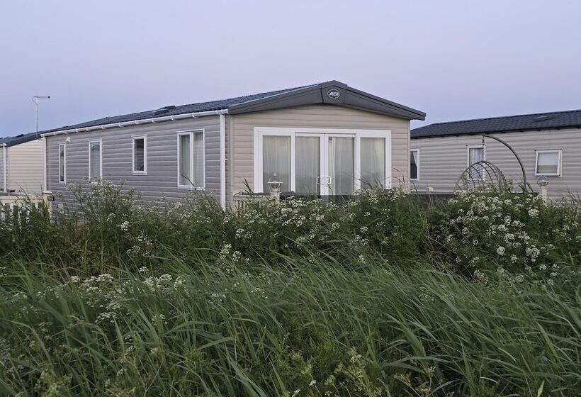 Отель Stunning Brand New 2024 Sunset Lodge, Whitstable