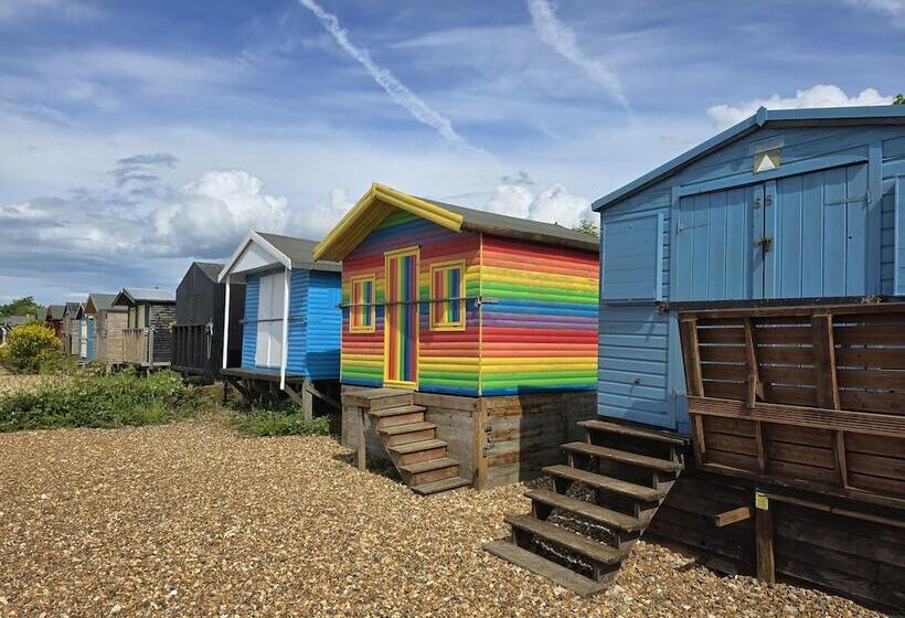 Отель Stunning Brand New 2024 Sunset Lodge, Whitstable