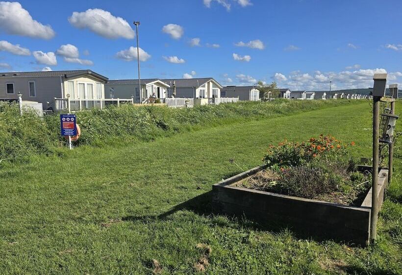 Отель Stunning Brand New 2024 Sunset Lodge, Whitstable