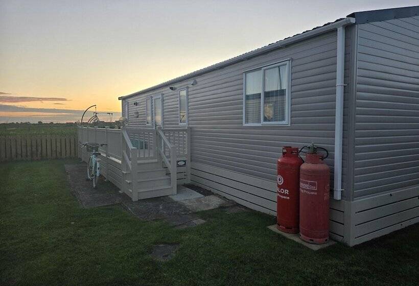 Отель Stunning Brand New 2024 Sunset Lodge, Whitstable