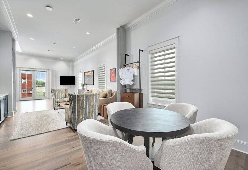 فندق The Flying Fifty