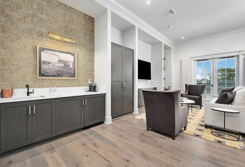 فندق The Flying Fifty